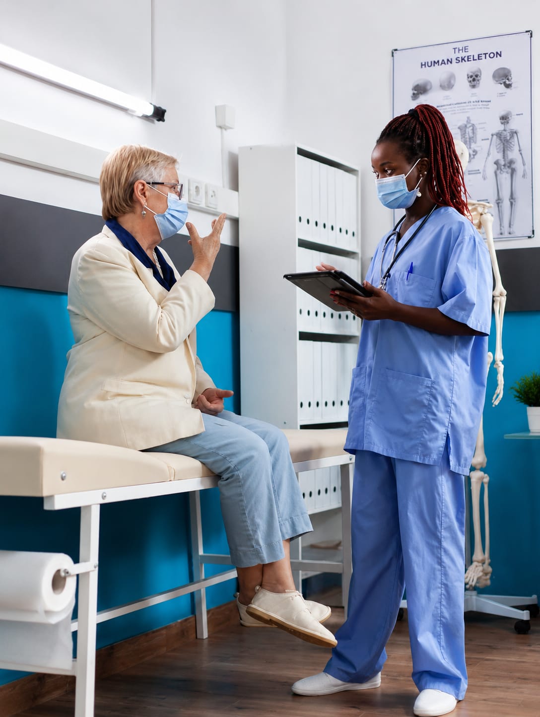 Nurse discussing care plan with an elderly patient